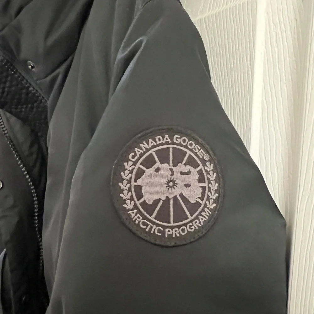 🎄🥗Like new condition Canada Goose MCKENNA Coat Black Size M - Picture 7 of 15